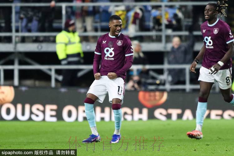 英超-舍什科双响海文乌龙 曼联2-2伯恩利